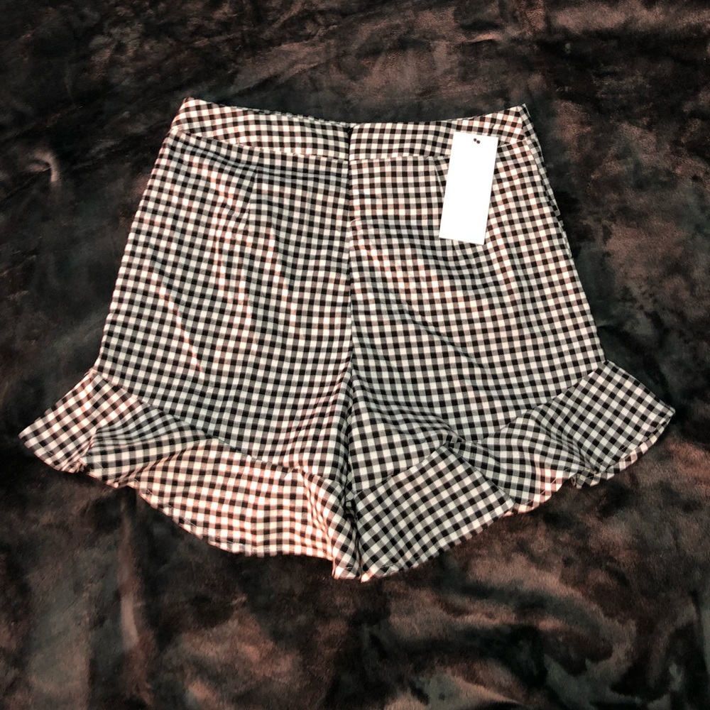 High waisted gingham peplum shorts